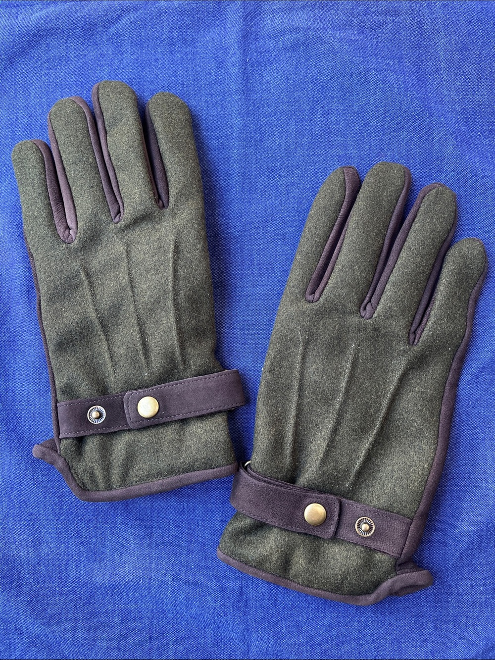 Men's Green and Brown Suede-Touch Gloves
